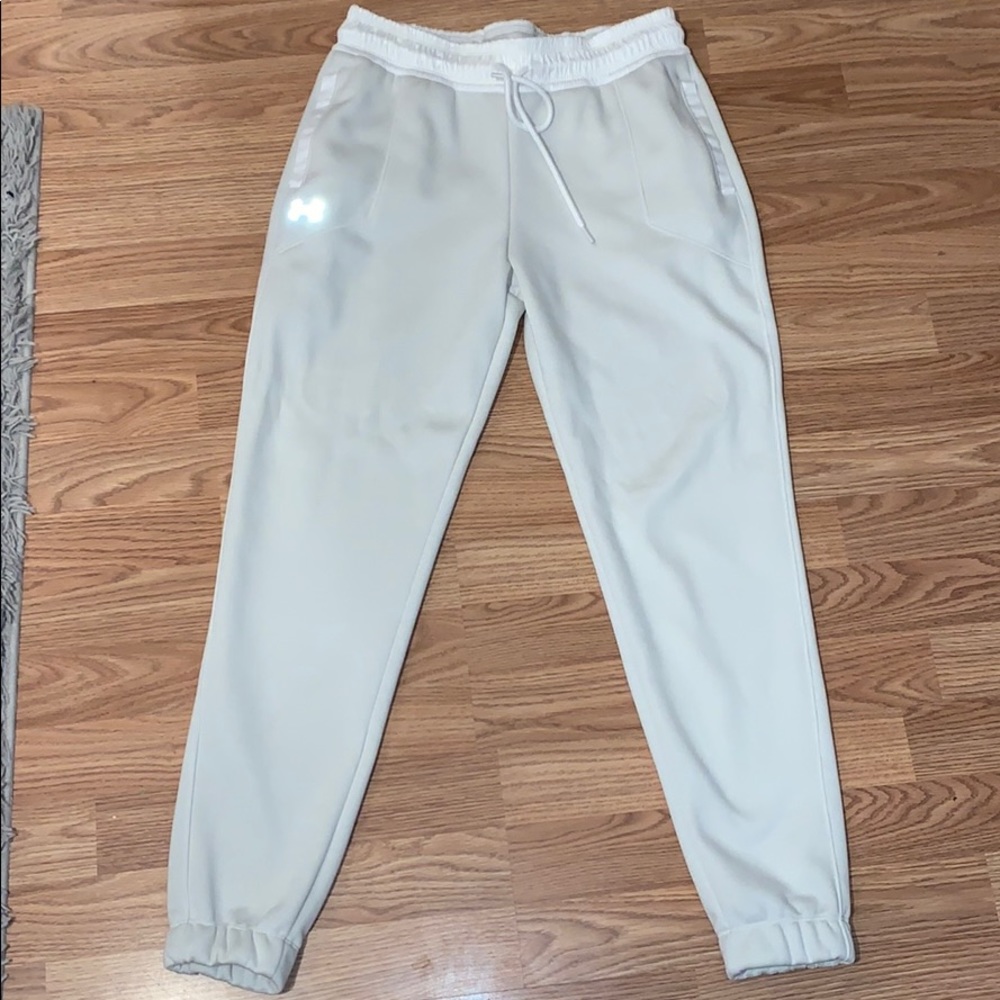 Women’s size small white under armor joggers